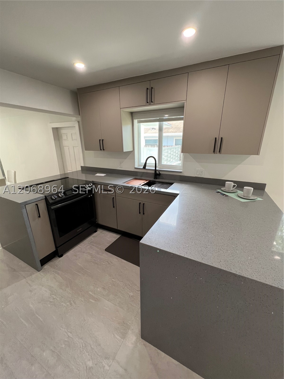 850 NE 127th St, North Miami FL 33161