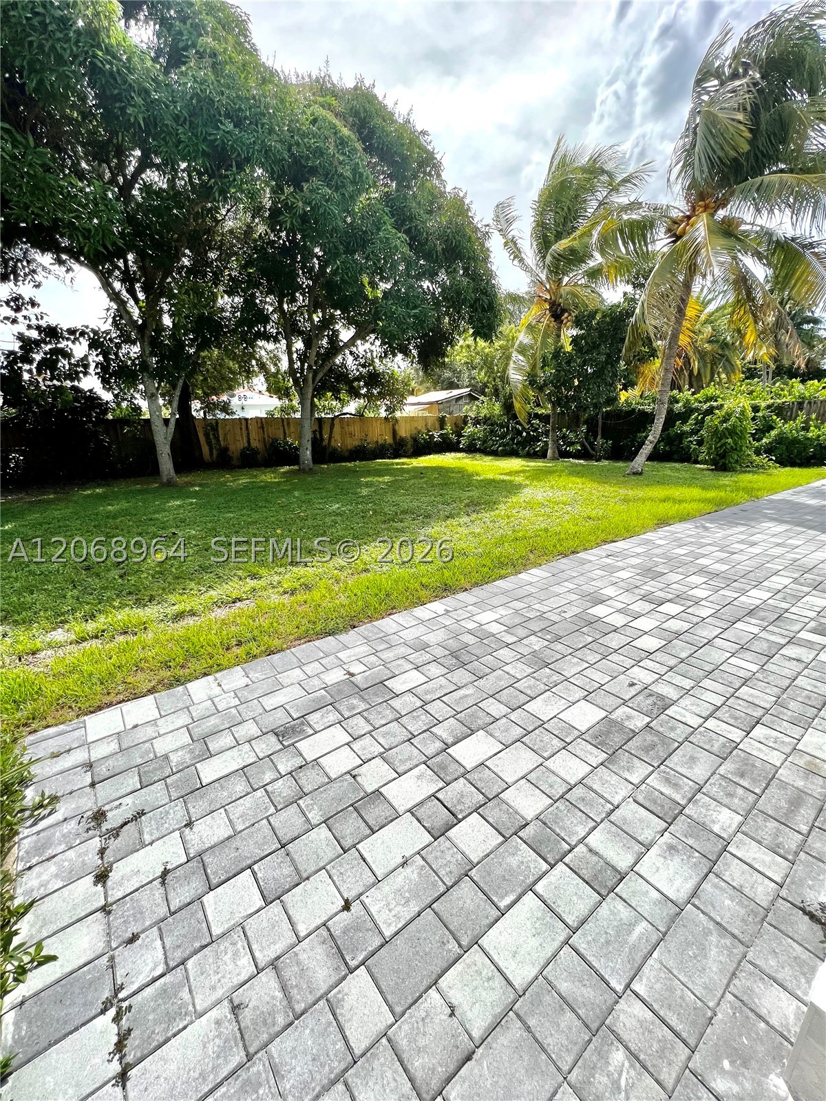850 NE 127th St, North Miami FL 33161