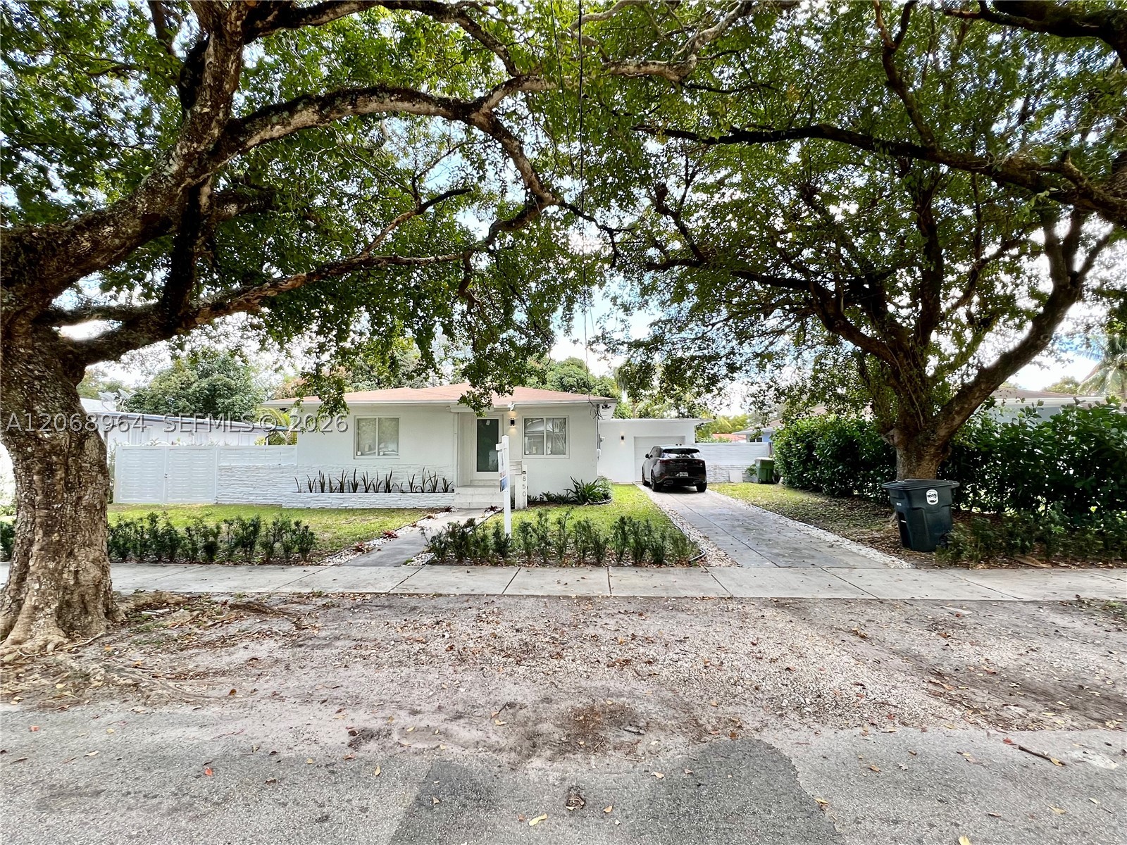 850 NE 127th St, North Miami FL 33161