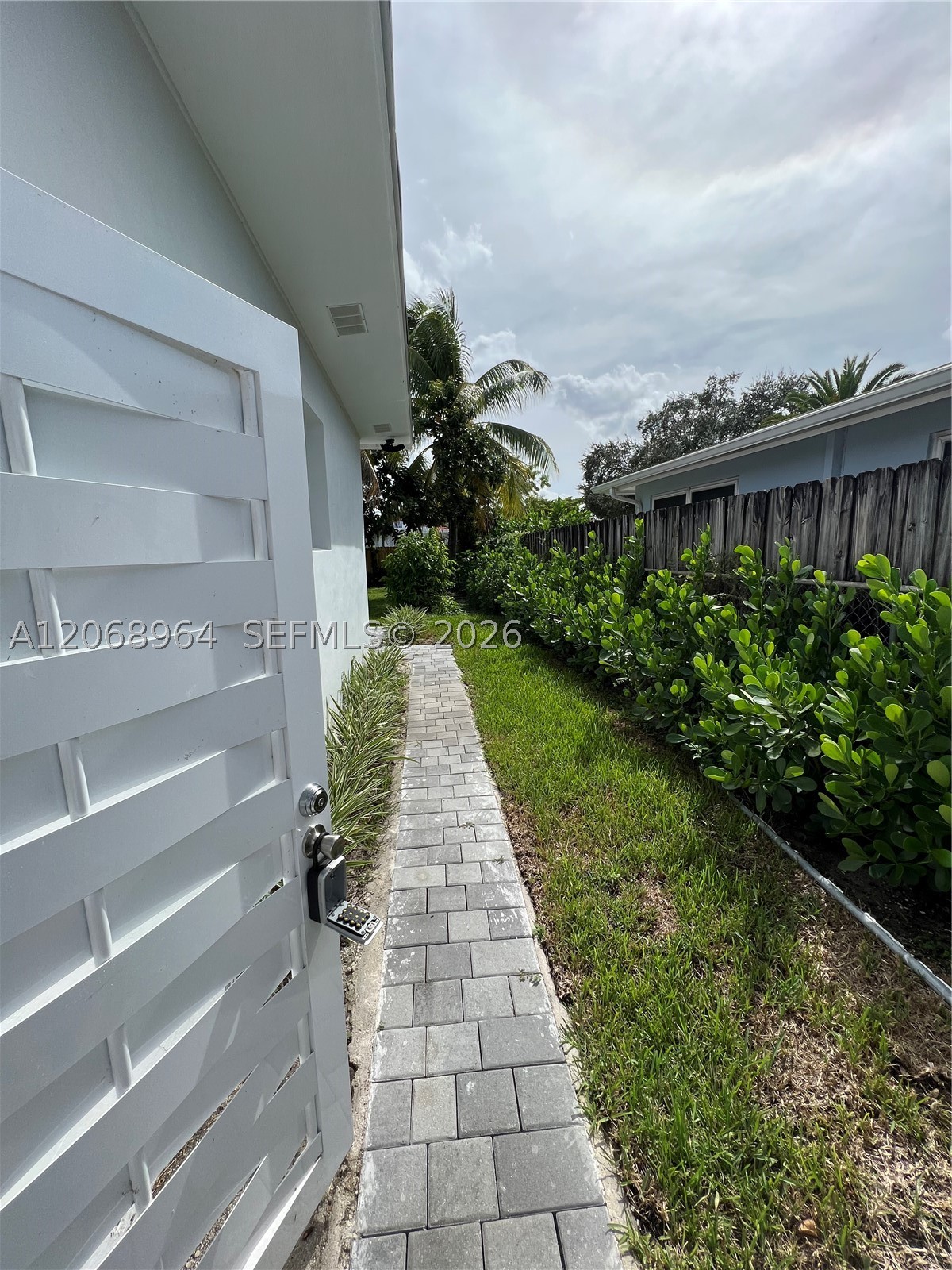 850 NE 127th St, North Miami FL 33161