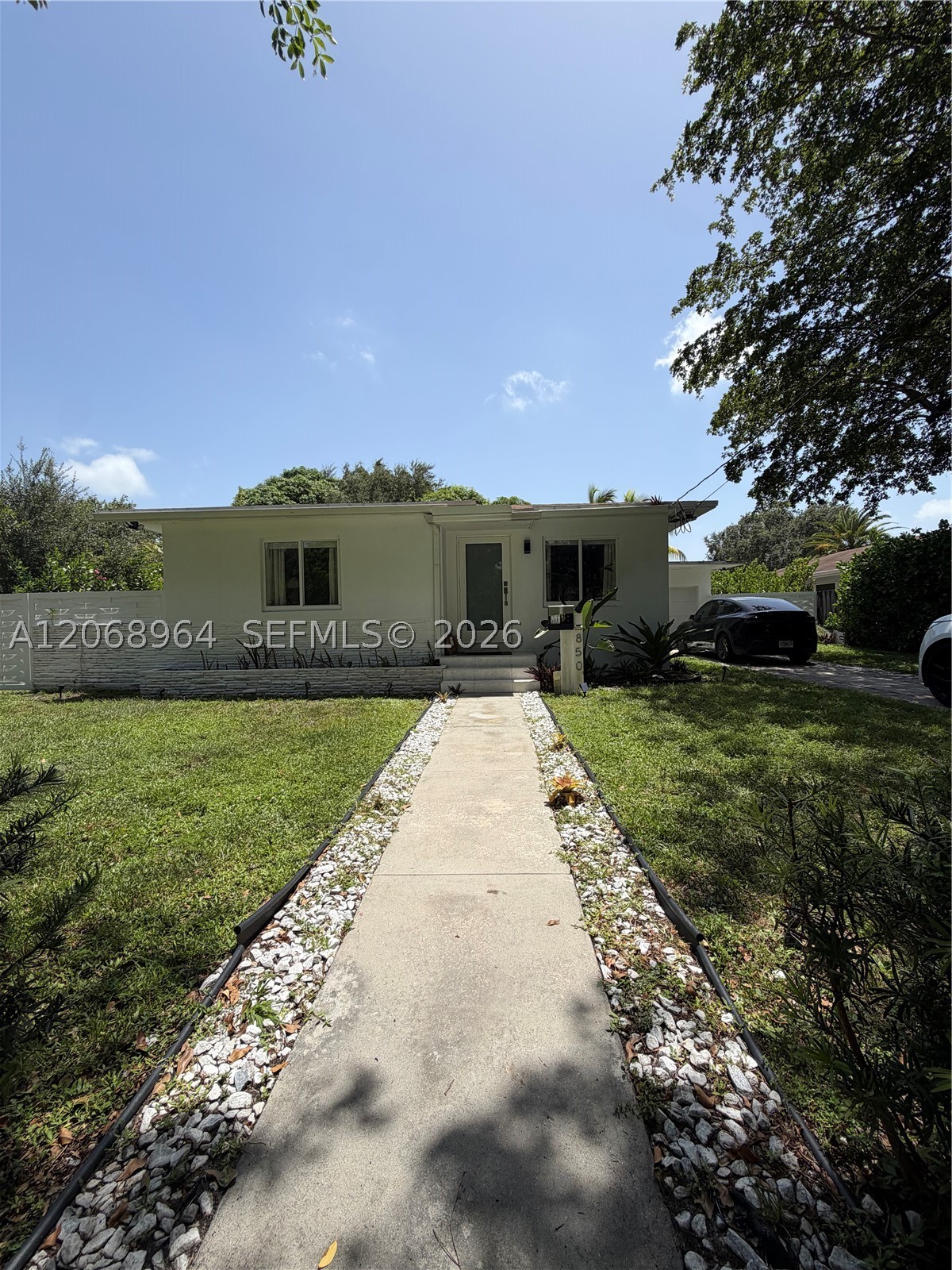 850 NE 127th St, North Miami FL 33161