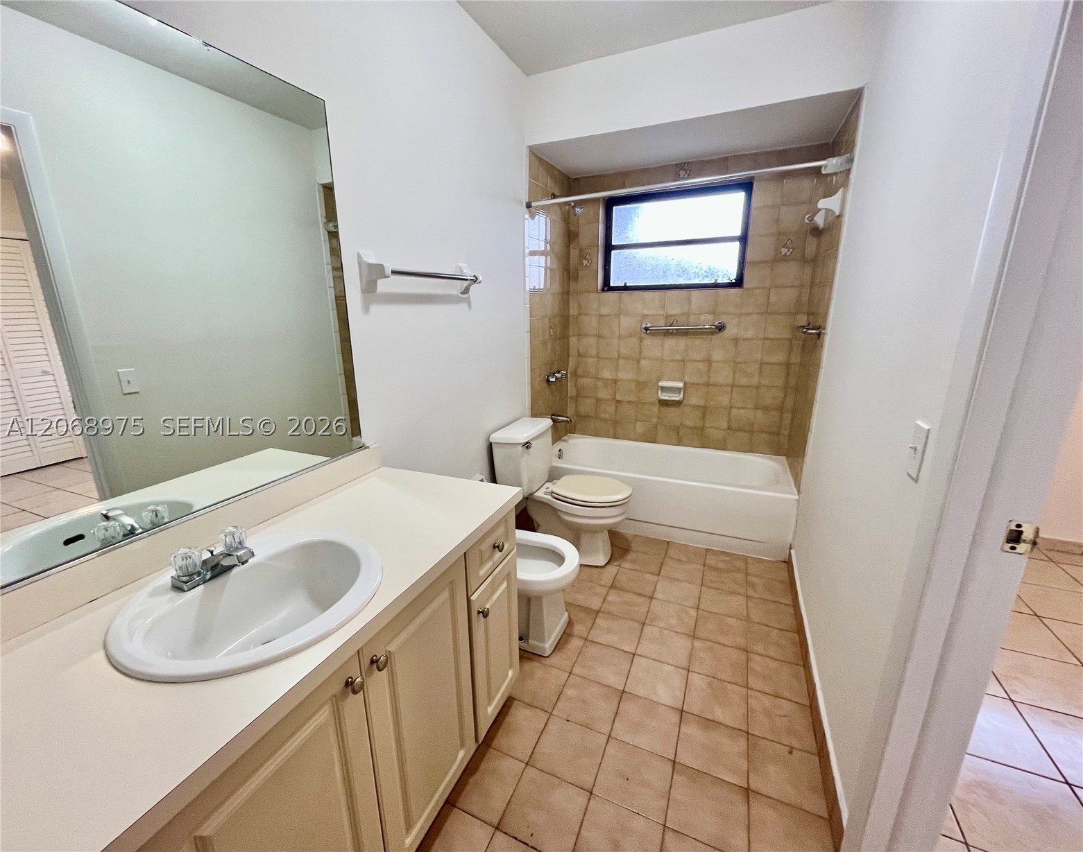 1095 W 37th St, Hialeah FL 33012