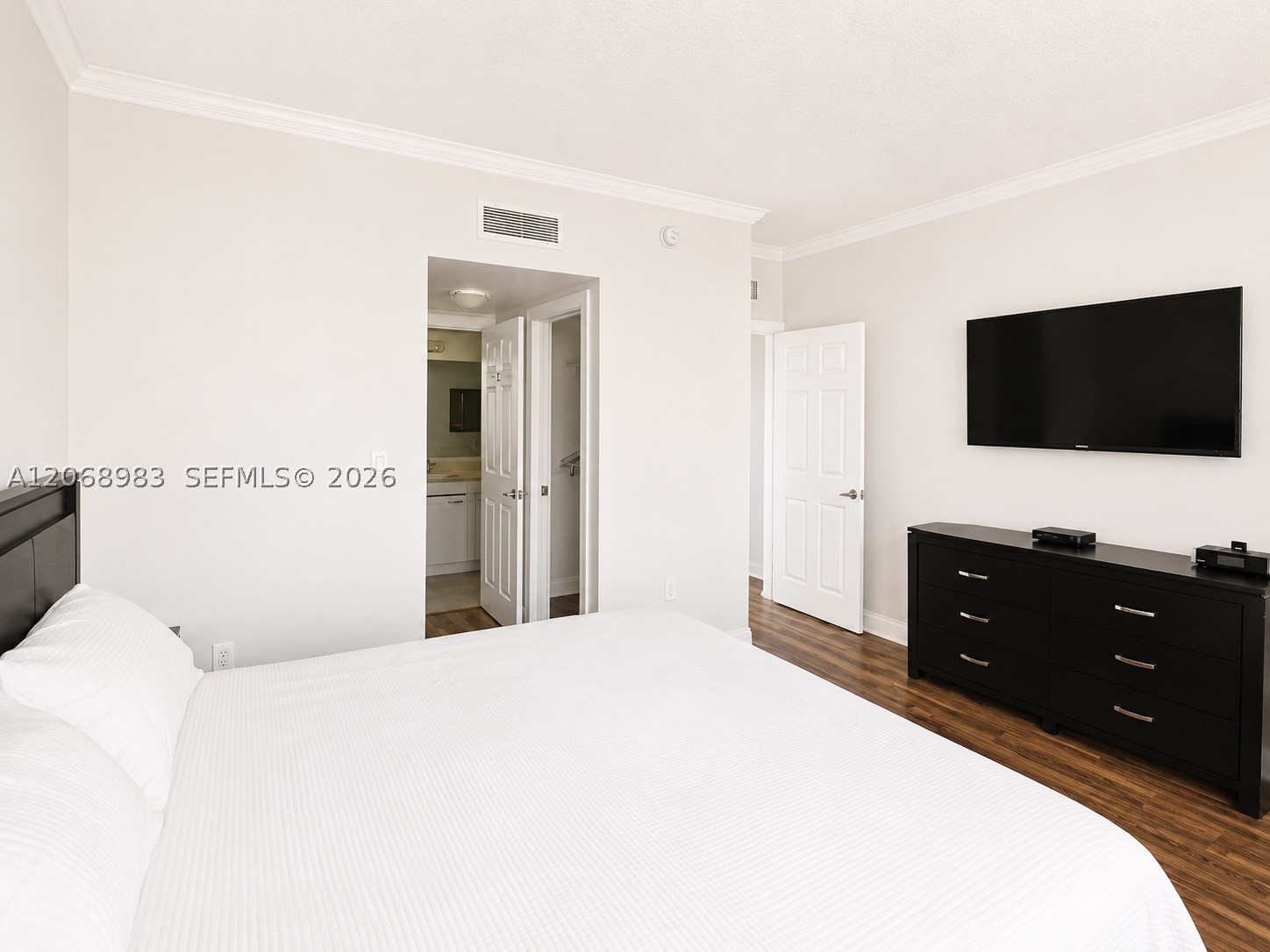 2069 S Ocean Dr #TH18, Hallandale Beach FL 33009