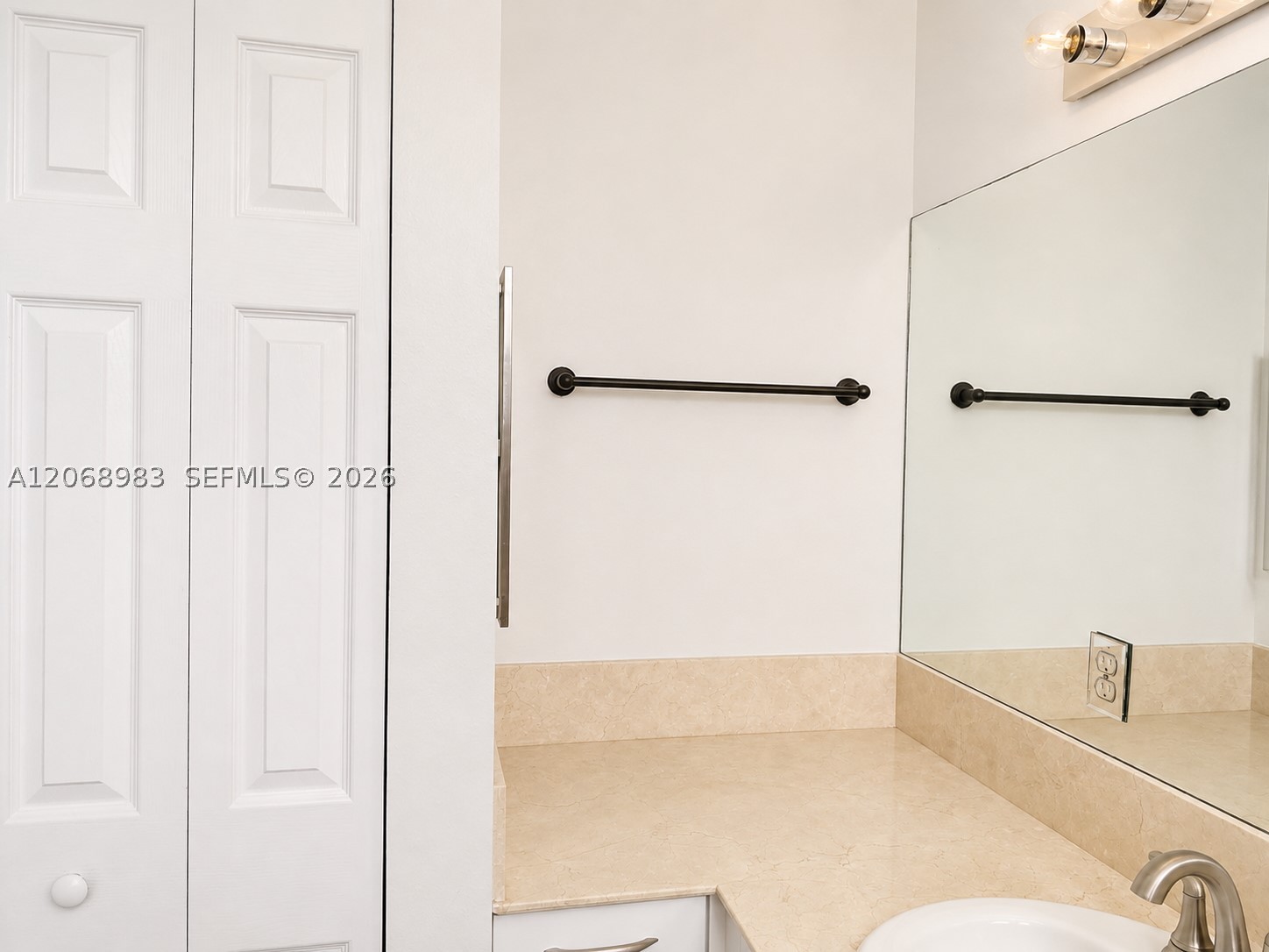 2069 S Ocean Dr #TH18, Hallandale Beach FL 33009
