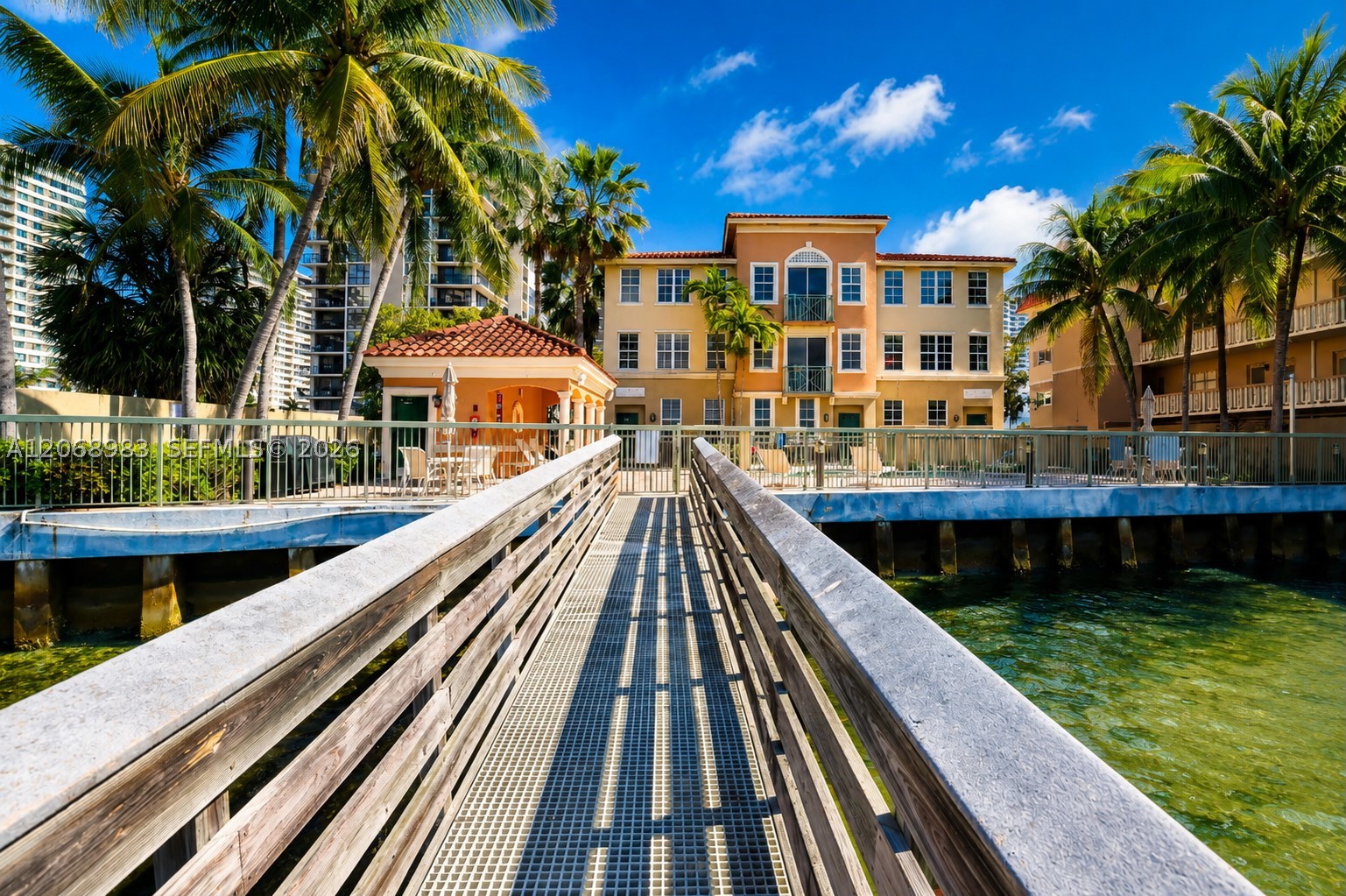 2069 S Ocean Dr #TH18, Hallandale Beach FL 33009