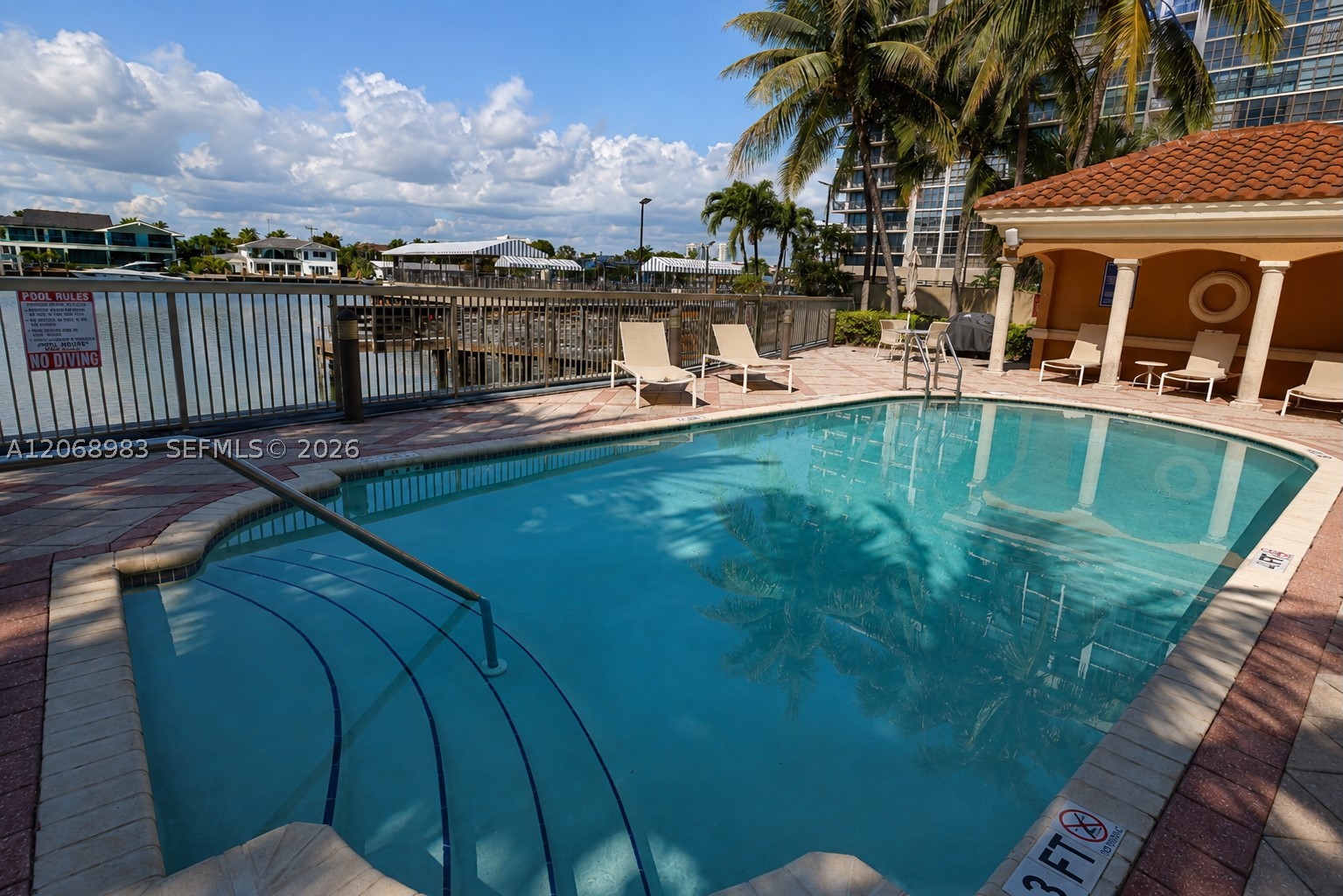 2069 S Ocean Dr #TH18, Hallandale Beach FL 33009