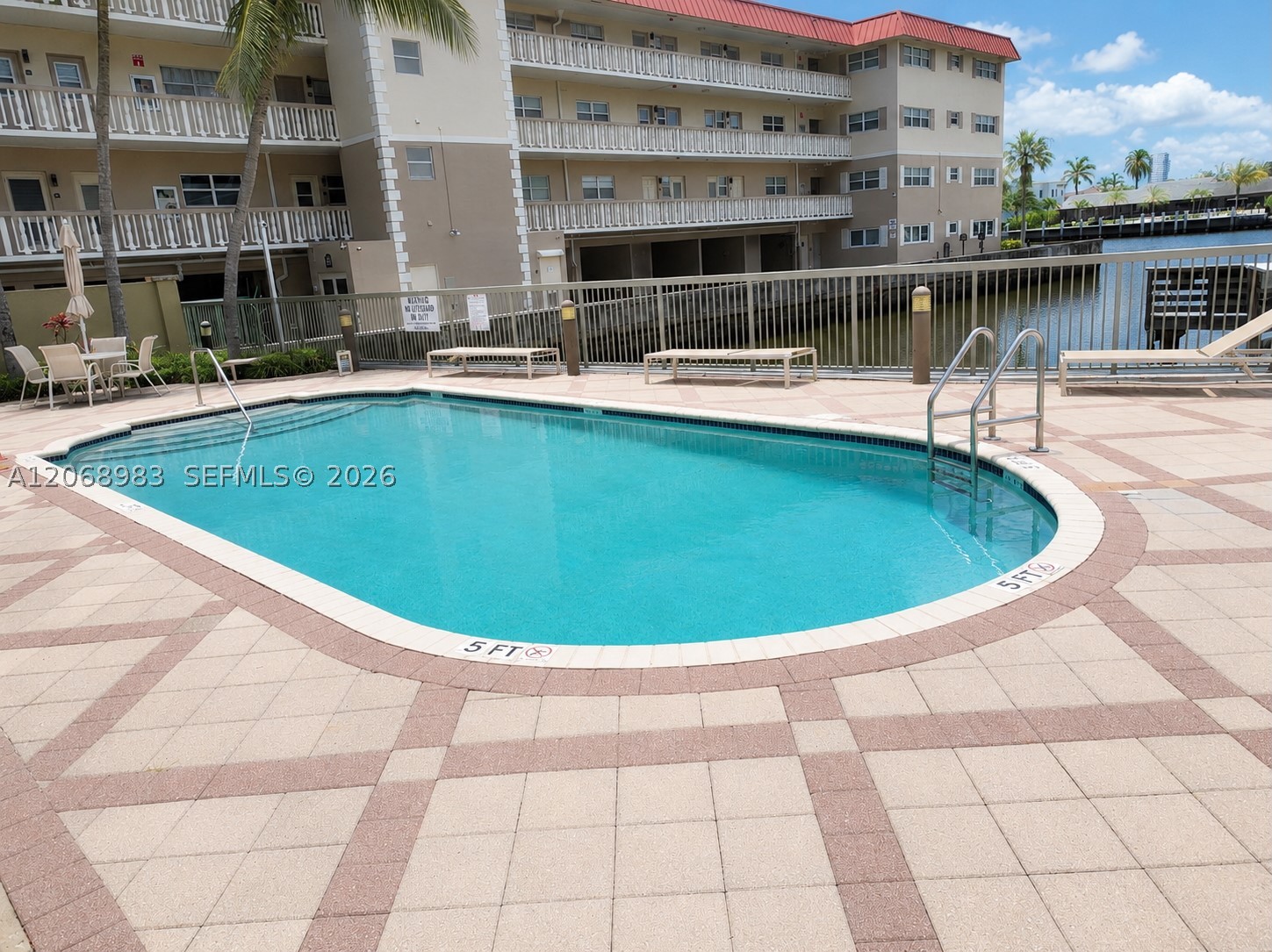 2069 S Ocean Dr #TH18, Hallandale Beach FL 33009