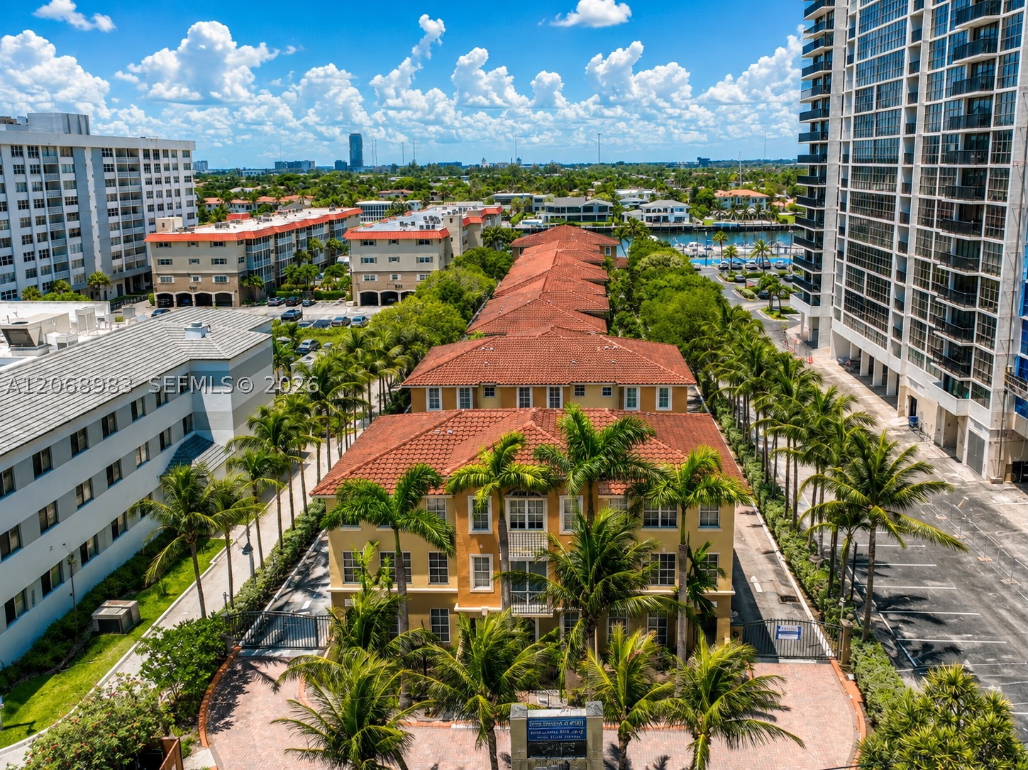 2069 S Ocean Dr #TH18, Hallandale Beach FL 33009