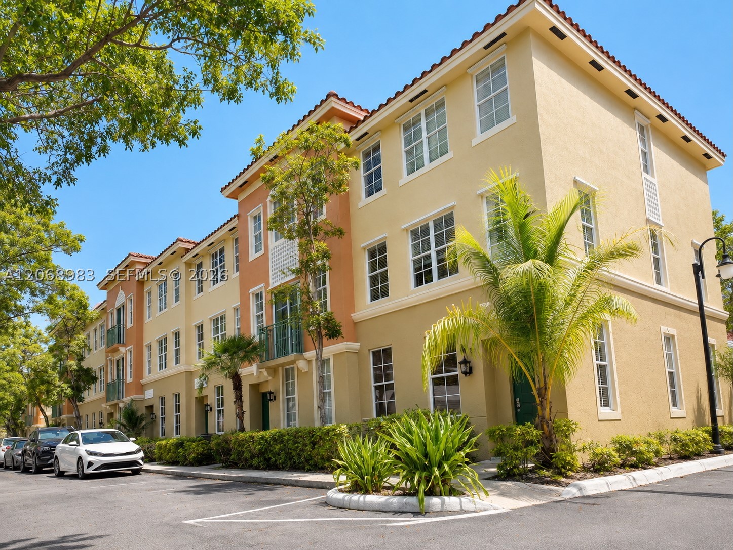 2069 S Ocean Dr #TH18, Hallandale Beach FL 33009