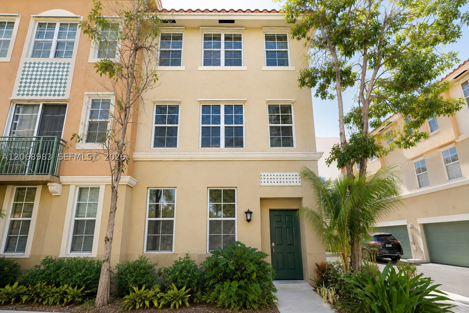 2069 S Ocean Dr #TH18, Hallandale Beach FL 33009