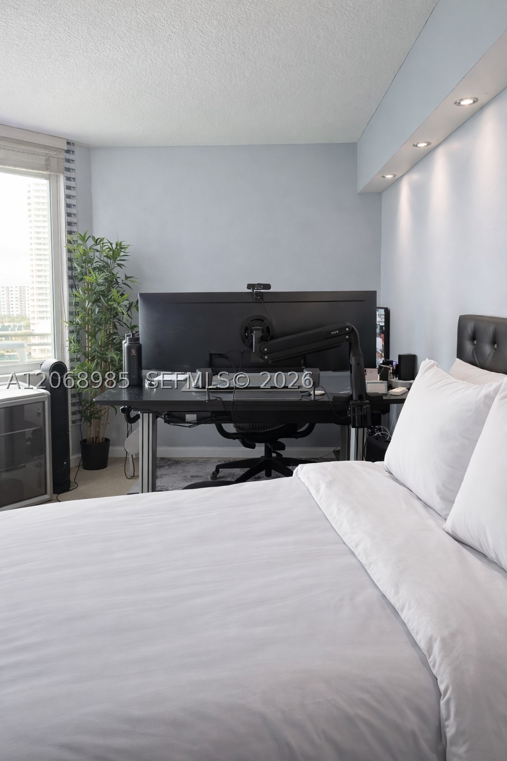 335 S Biscayne Blvd #1005, Miami FL 33131