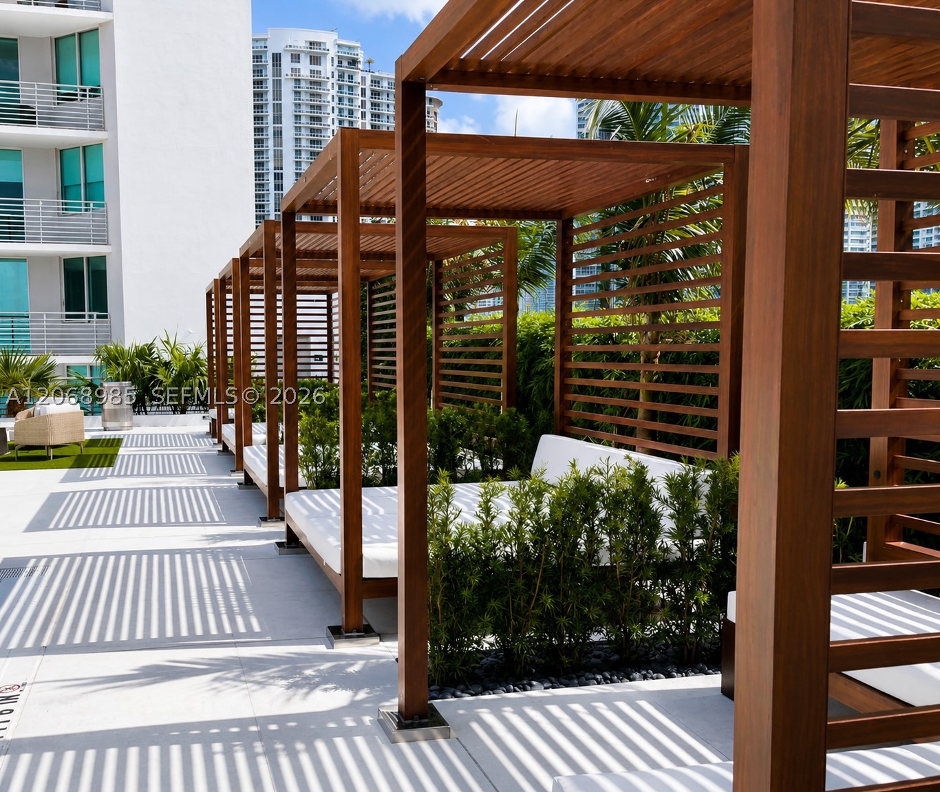 335 S Biscayne Blvd #1005, Miami FL 33131