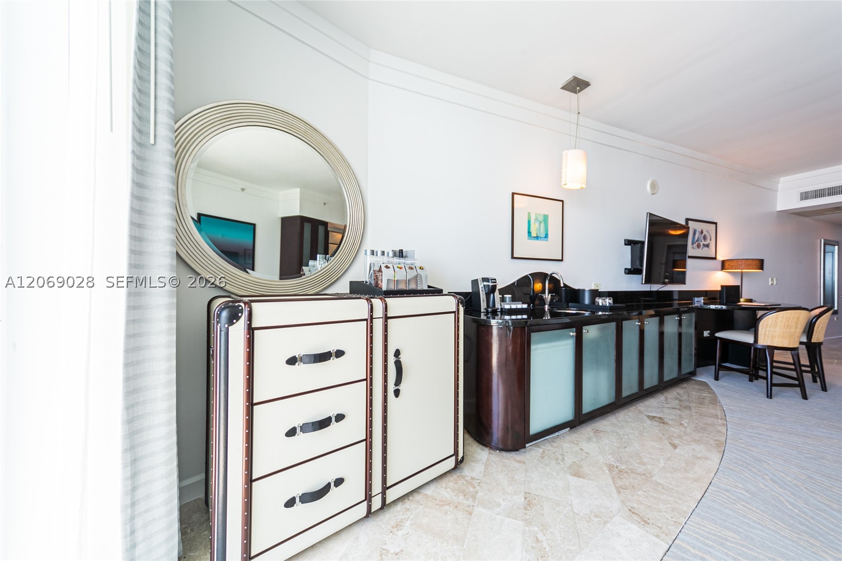 4391 Collins Ave #1015, Miami Beach FL 33140