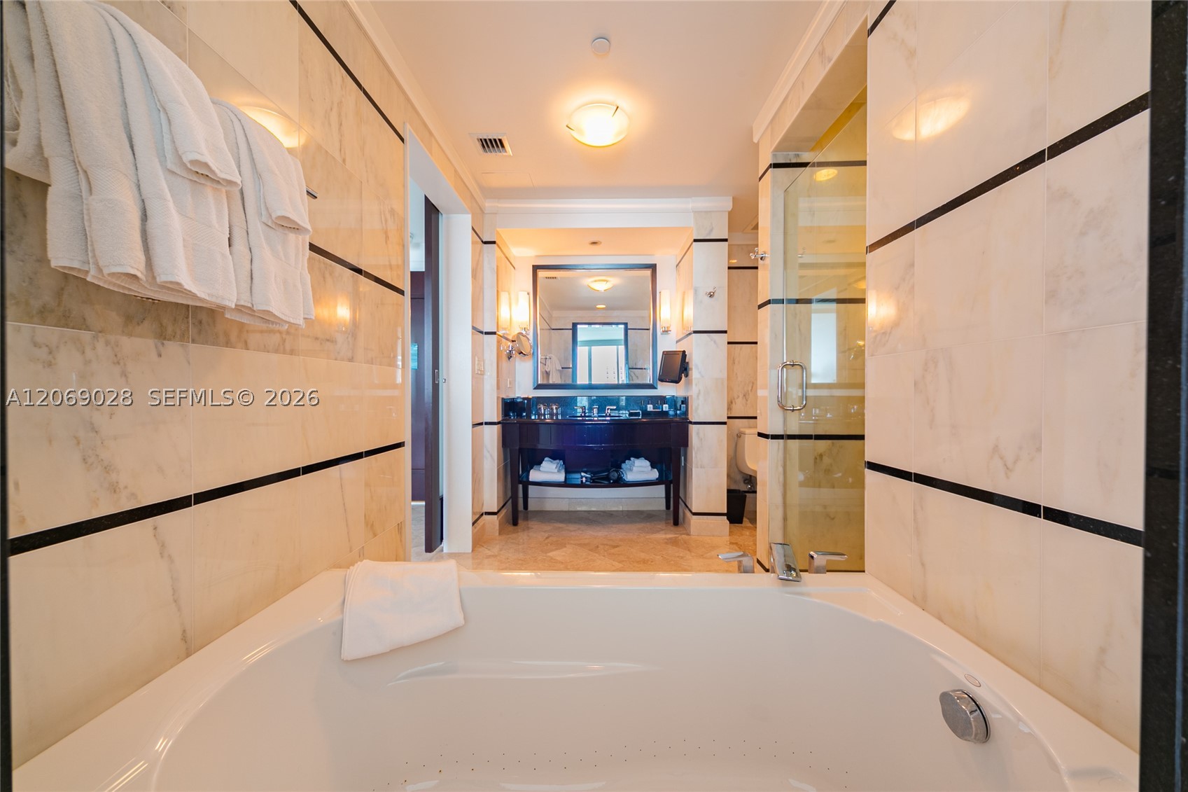 4391 Collins Ave #1015, Miami Beach FL 33140