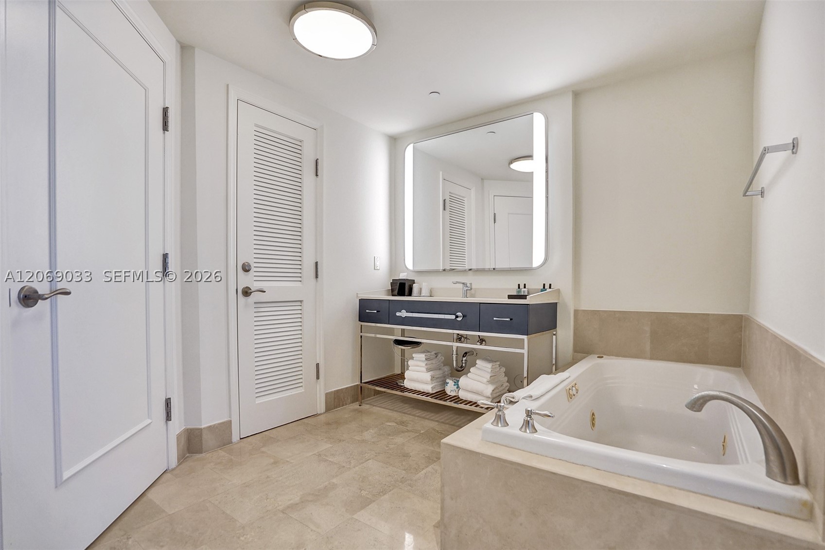 4401 Collins Ave #1503, Miami Beach FL 33140