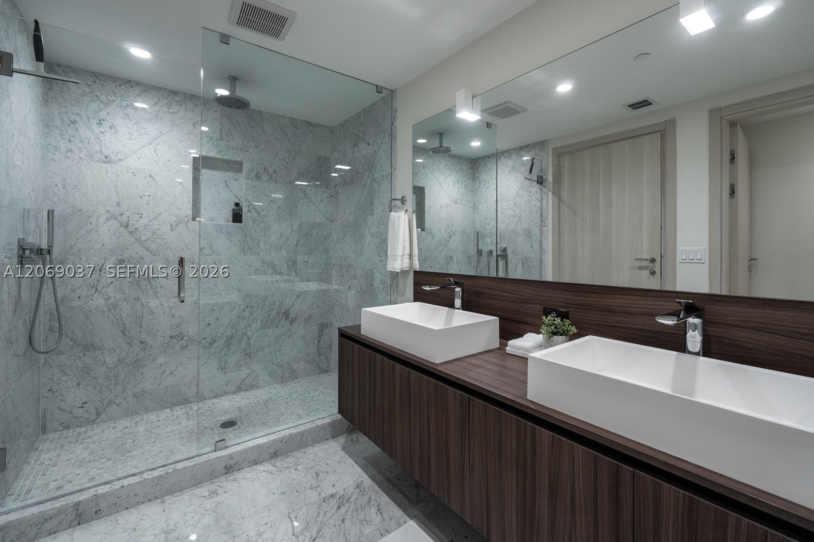 1000 Brickell Plz #4502, Miami FL 33131