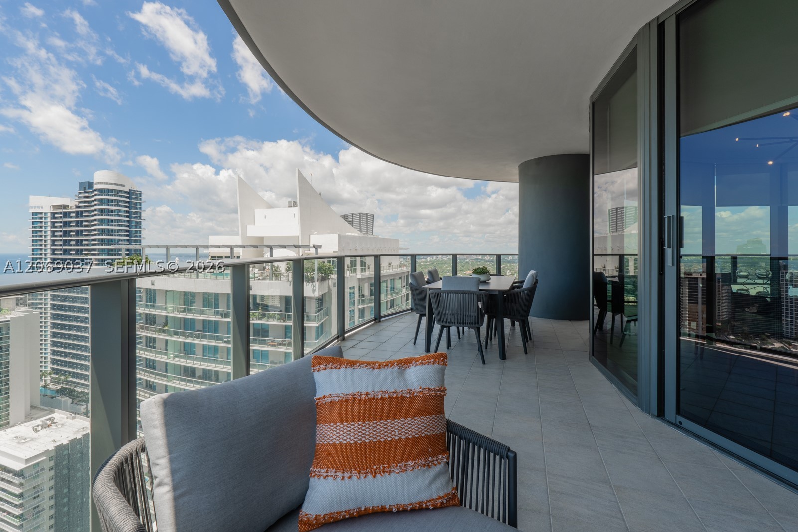 1000 Brickell Plz #4502, Miami FL 33131