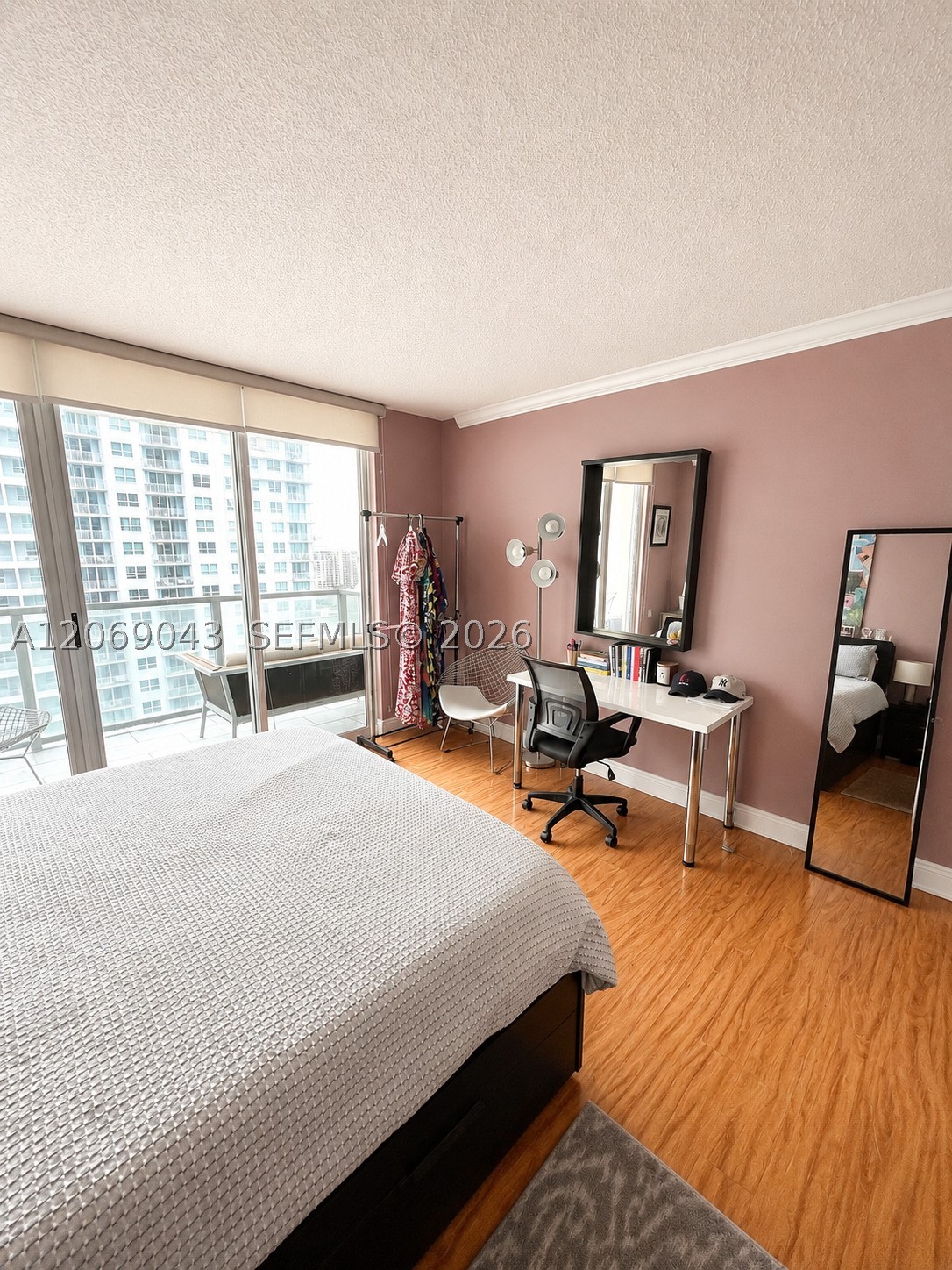 1155 Brickell Bay Dr #2504, Miami FL 33131