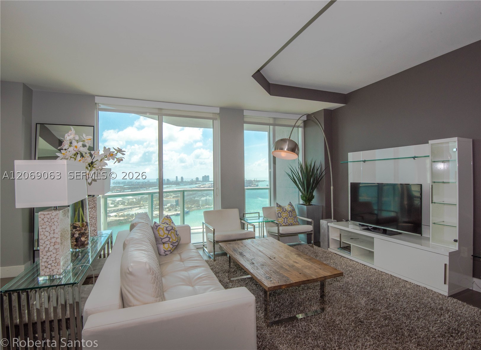 244 Biscayne Blvd #3902, Miami FL 33132