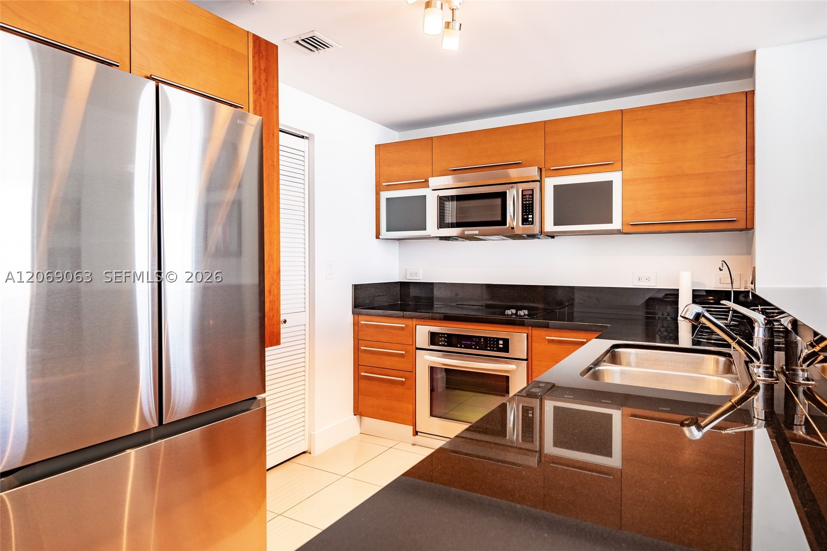 244 Biscayne Blvd #3902, Miami FL 33132