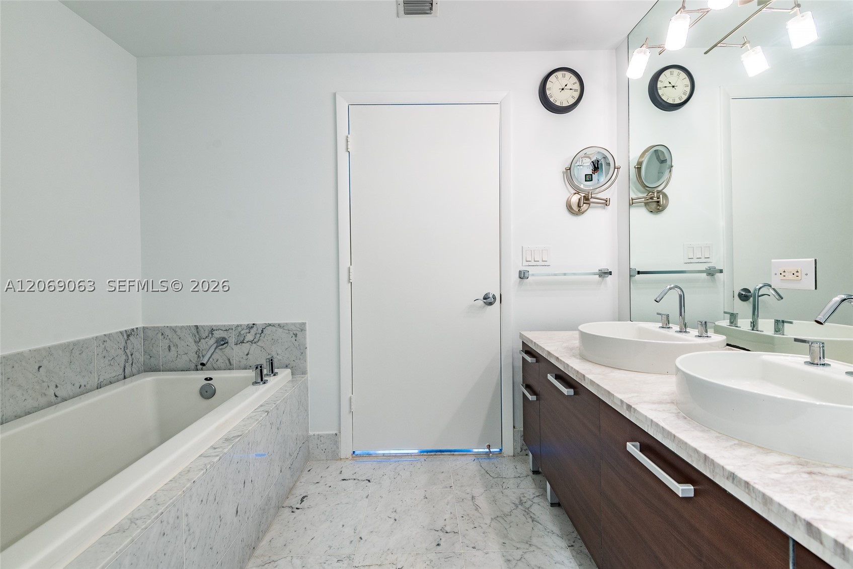244 Biscayne Blvd #3902, Miami FL 33132