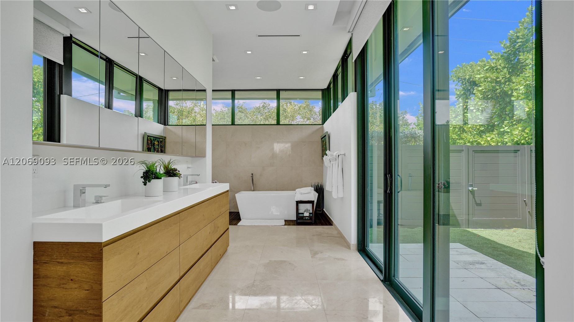 1651 Diplomat Pkwy, Hallandale Beach FL 33009