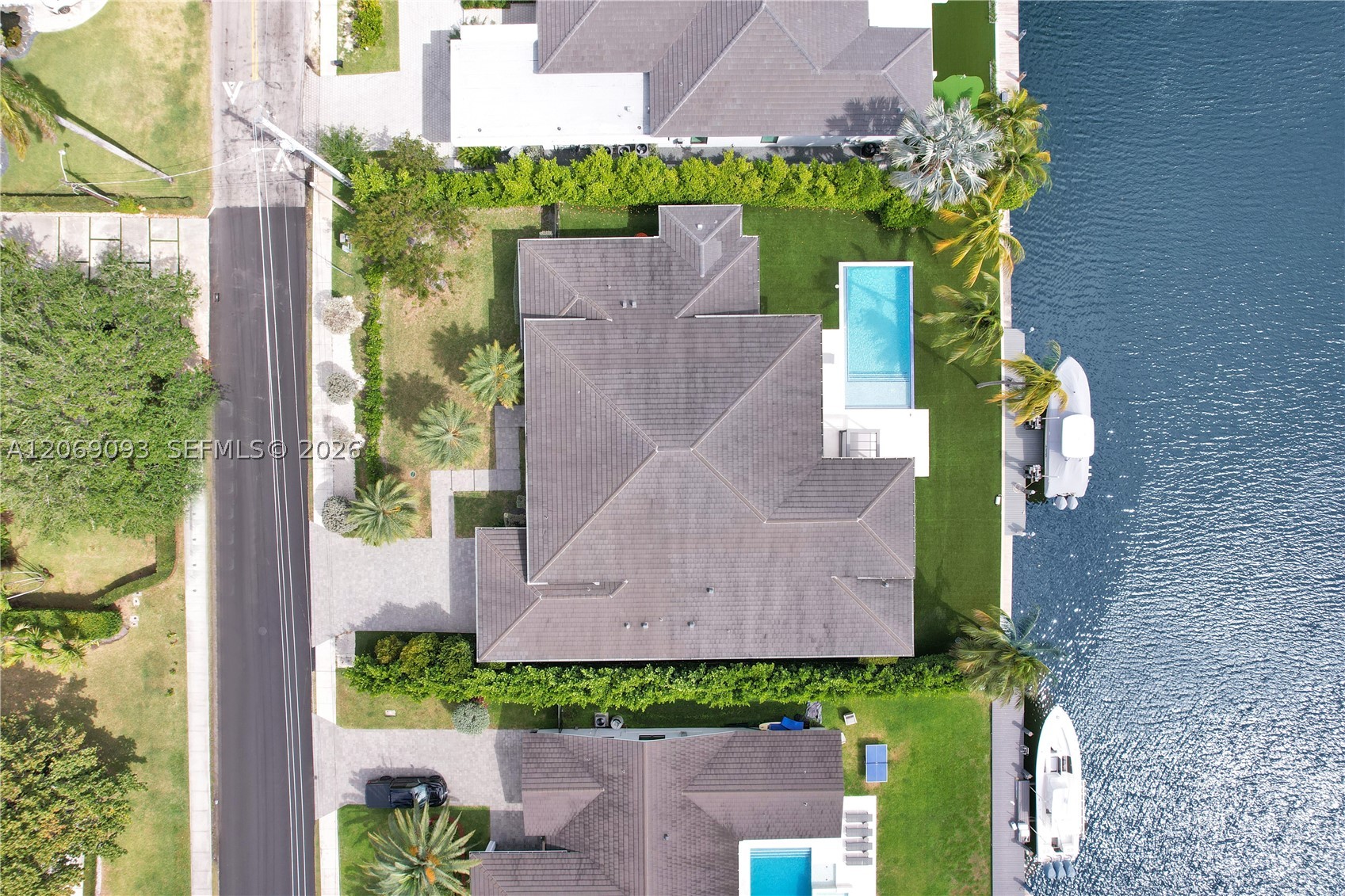 1651 Diplomat Pkwy, Hallandale Beach FL 33009