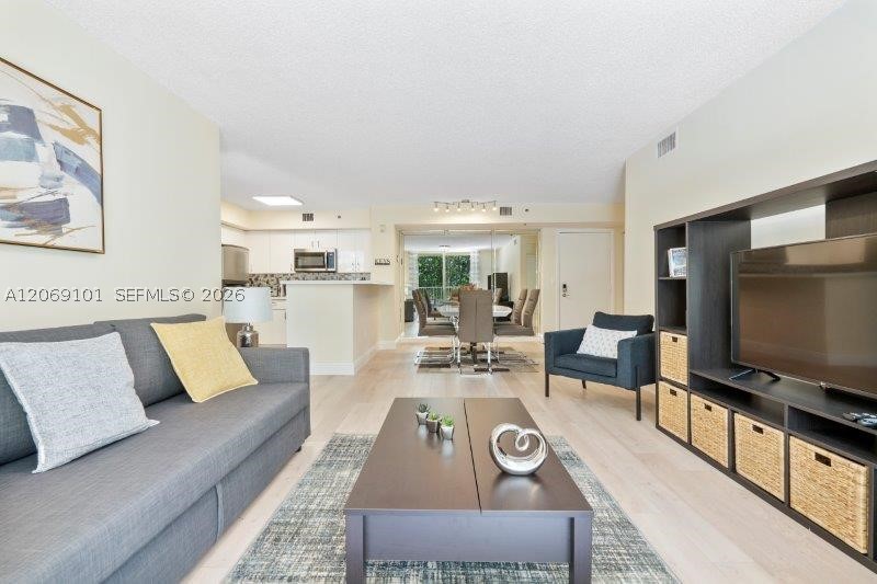 19999 E Country Club Dr #1206, Aventura FL 33180