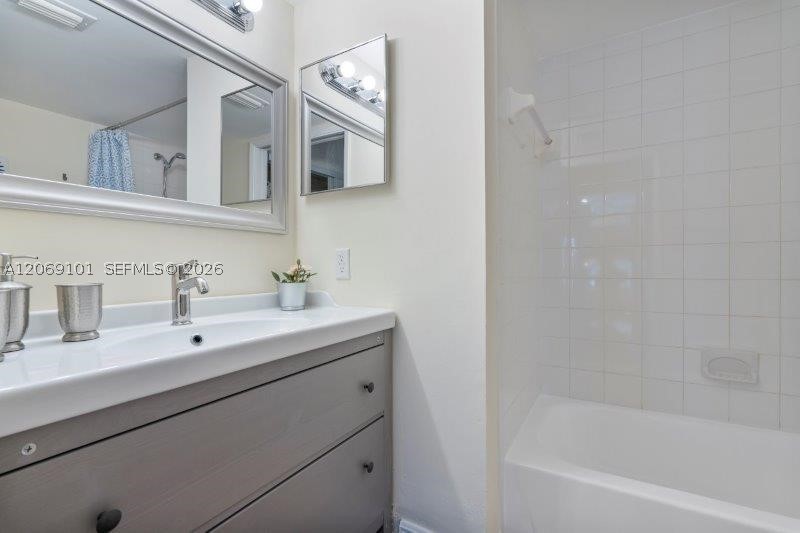 19999 E Country Club Dr #1206, Aventura FL 33180