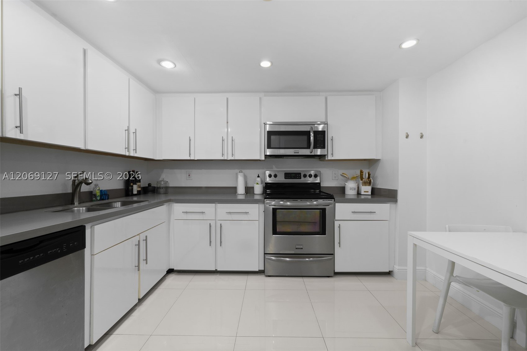 9801 Collins Ave #20V, Bal Harbour FL 33154