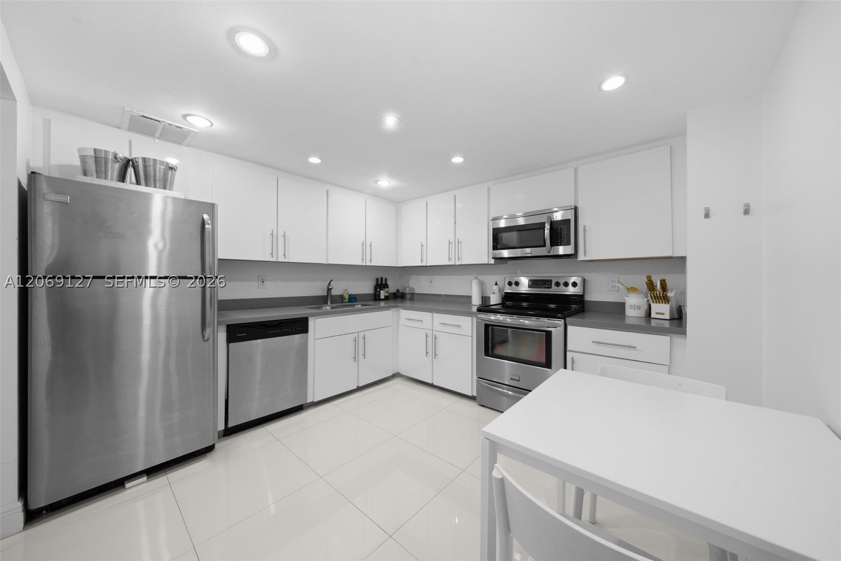 9801 Collins Ave #20V, Bal Harbour FL 33154