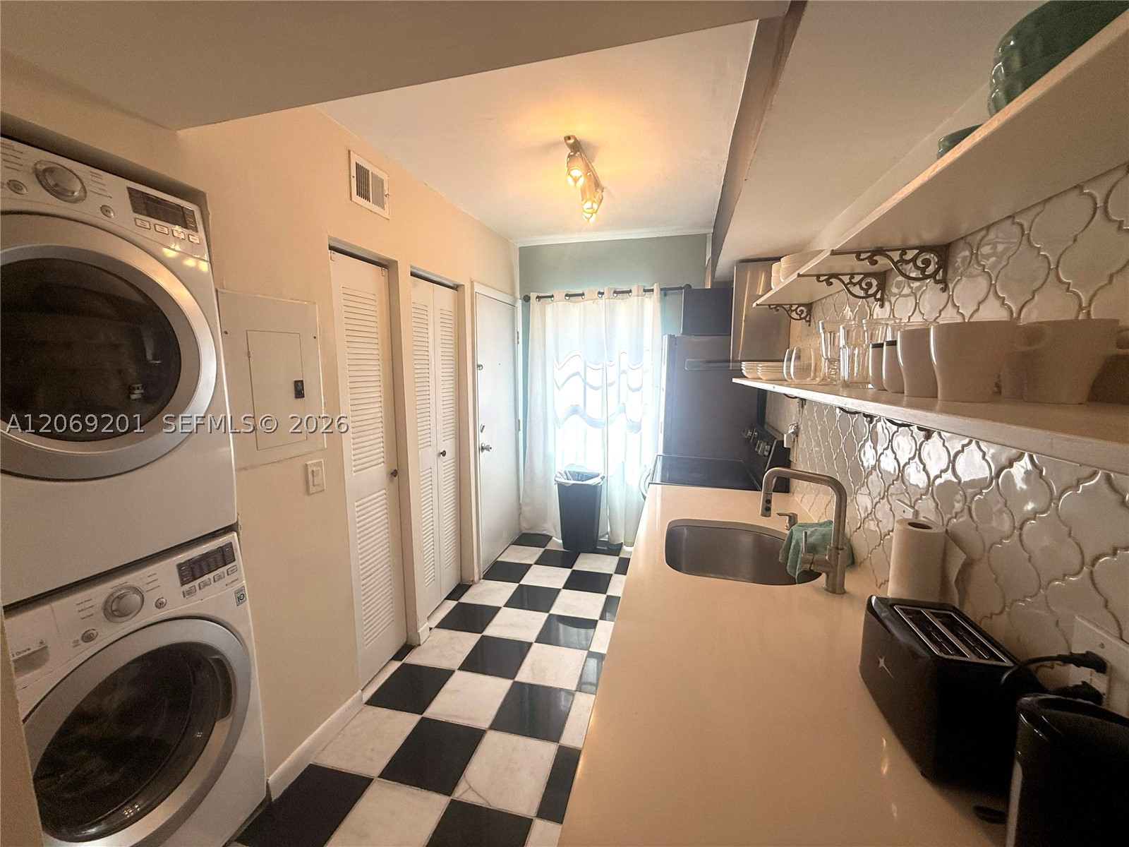 915 8th St #102, Miami Beach FL 33139