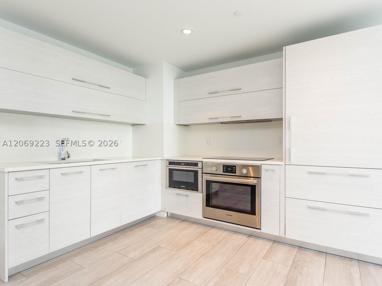 45 SW 9th St #1201, Miami FL 33130