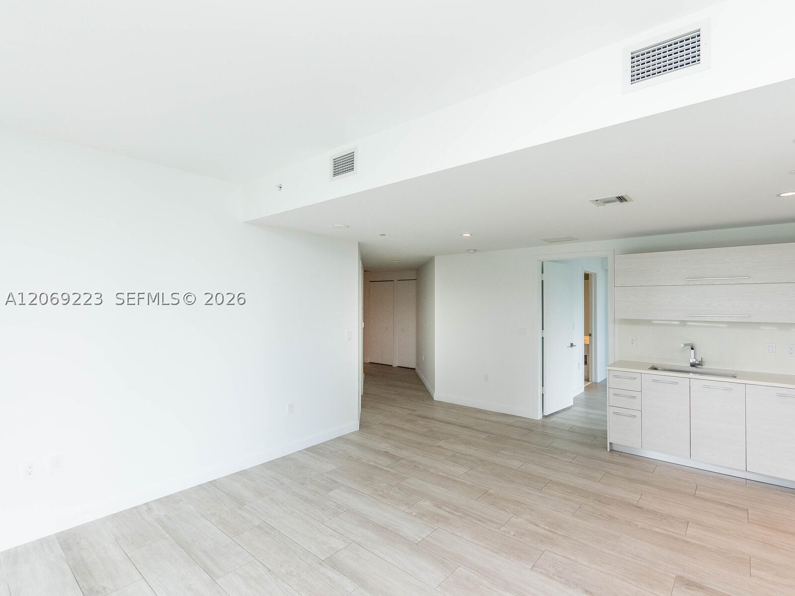 45 SW 9th St #1201, Miami FL 33130