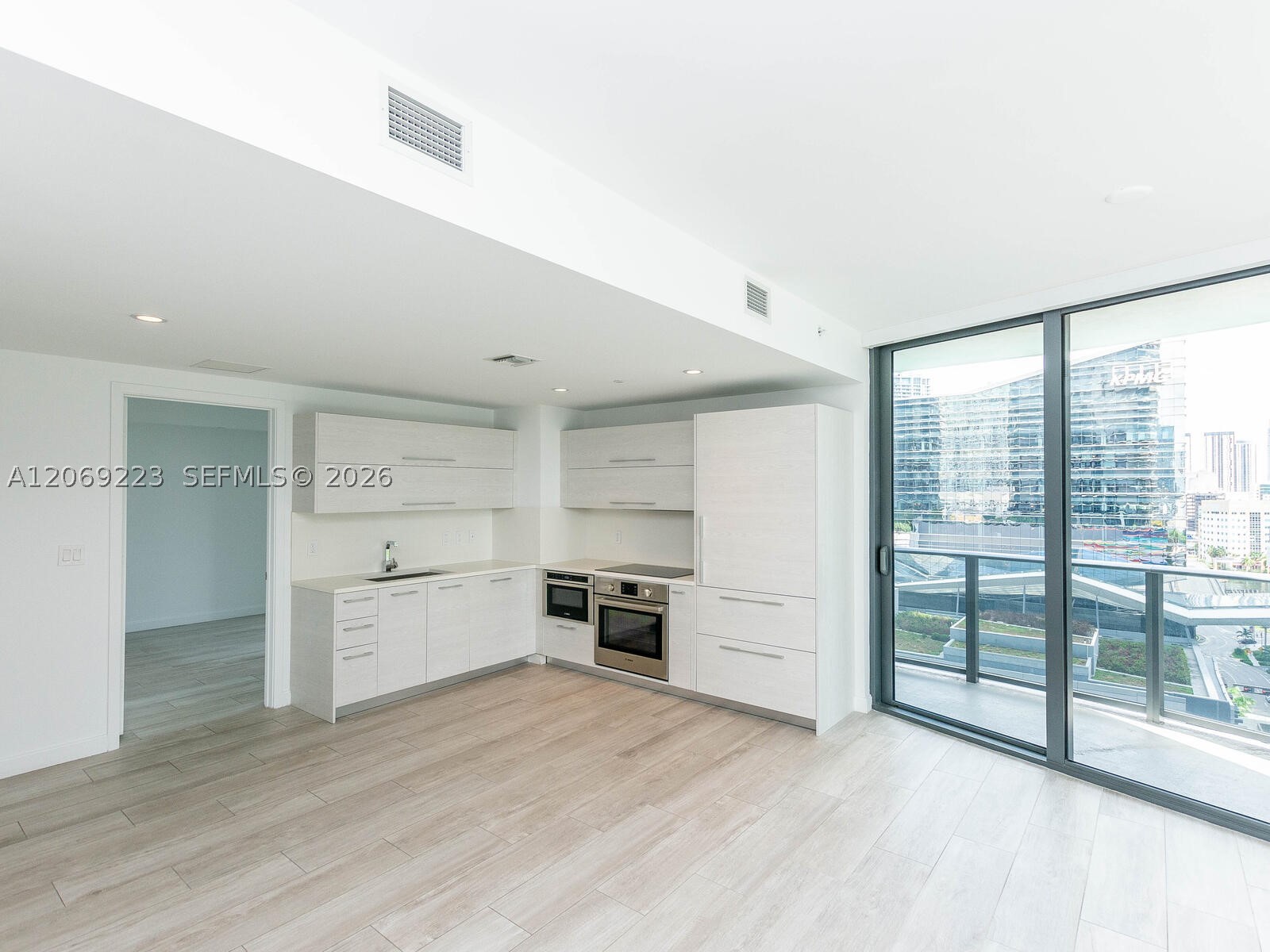 45 SW 9th St #1201, Miami FL 33130