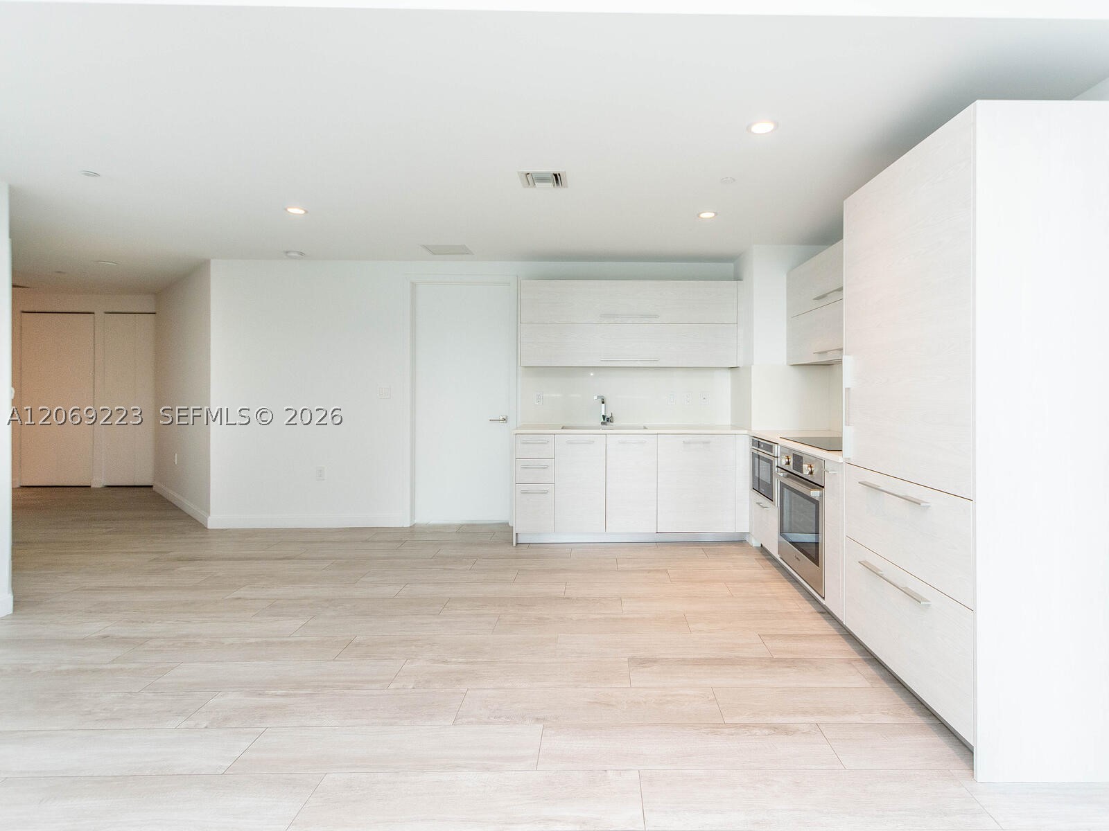 45 SW 9th St #1201, Miami FL 33130