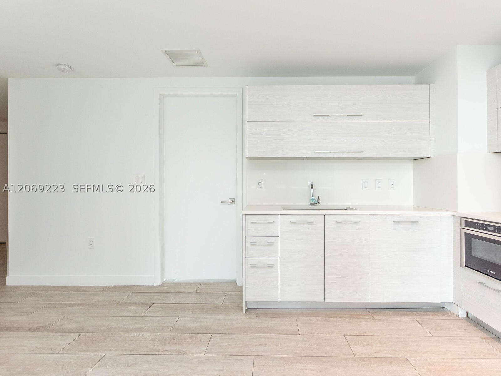 45 SW 9th St #1201, Miami FL 33130