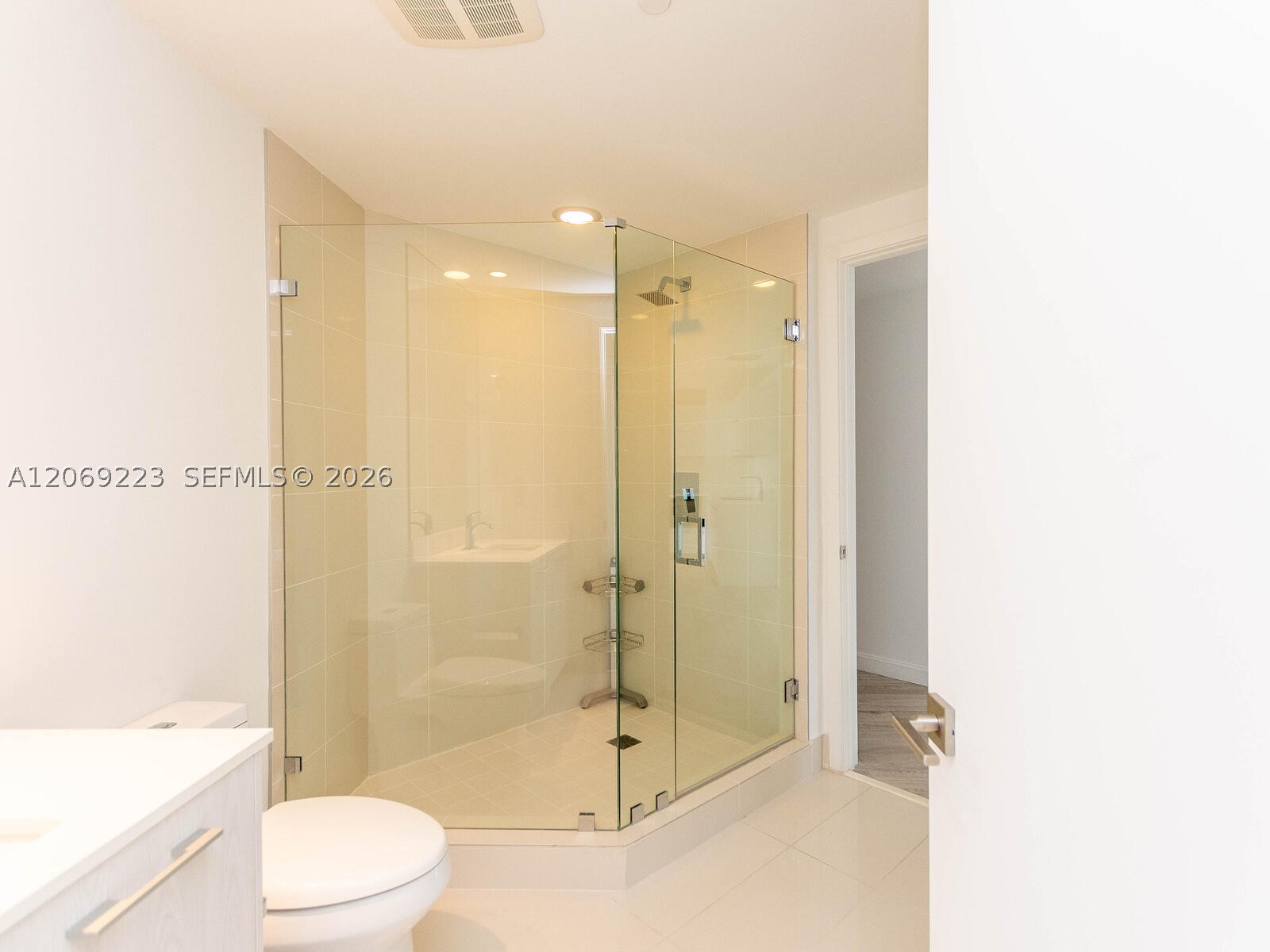 45 SW 9th St #1201, Miami FL 33130