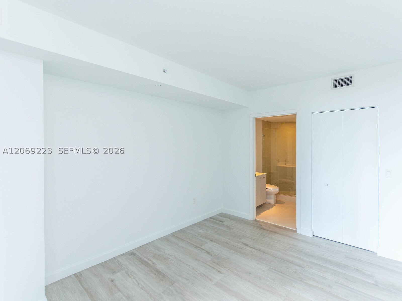 45 SW 9th St #1201, Miami FL 33130