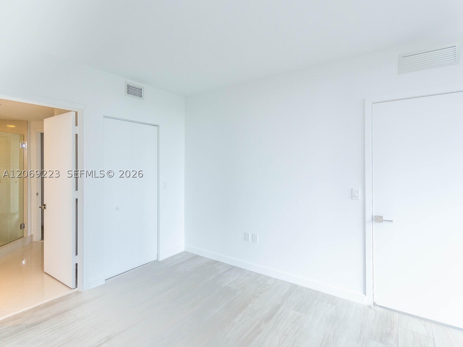45 SW 9th St #1201, Miami FL 33130