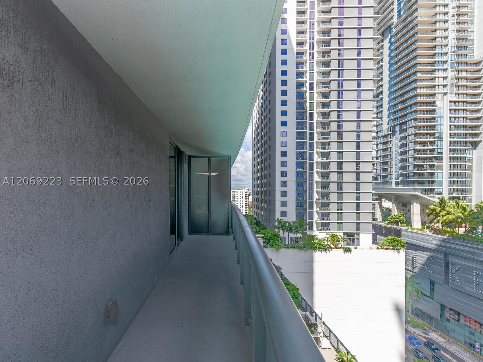 45 SW 9th St #1201, Miami FL 33130