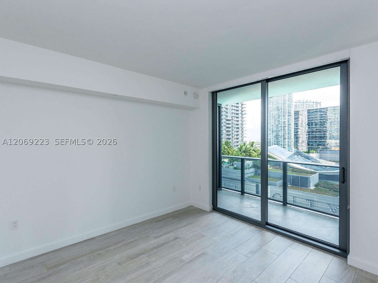 45 SW 9th St #1201, Miami FL 33130
