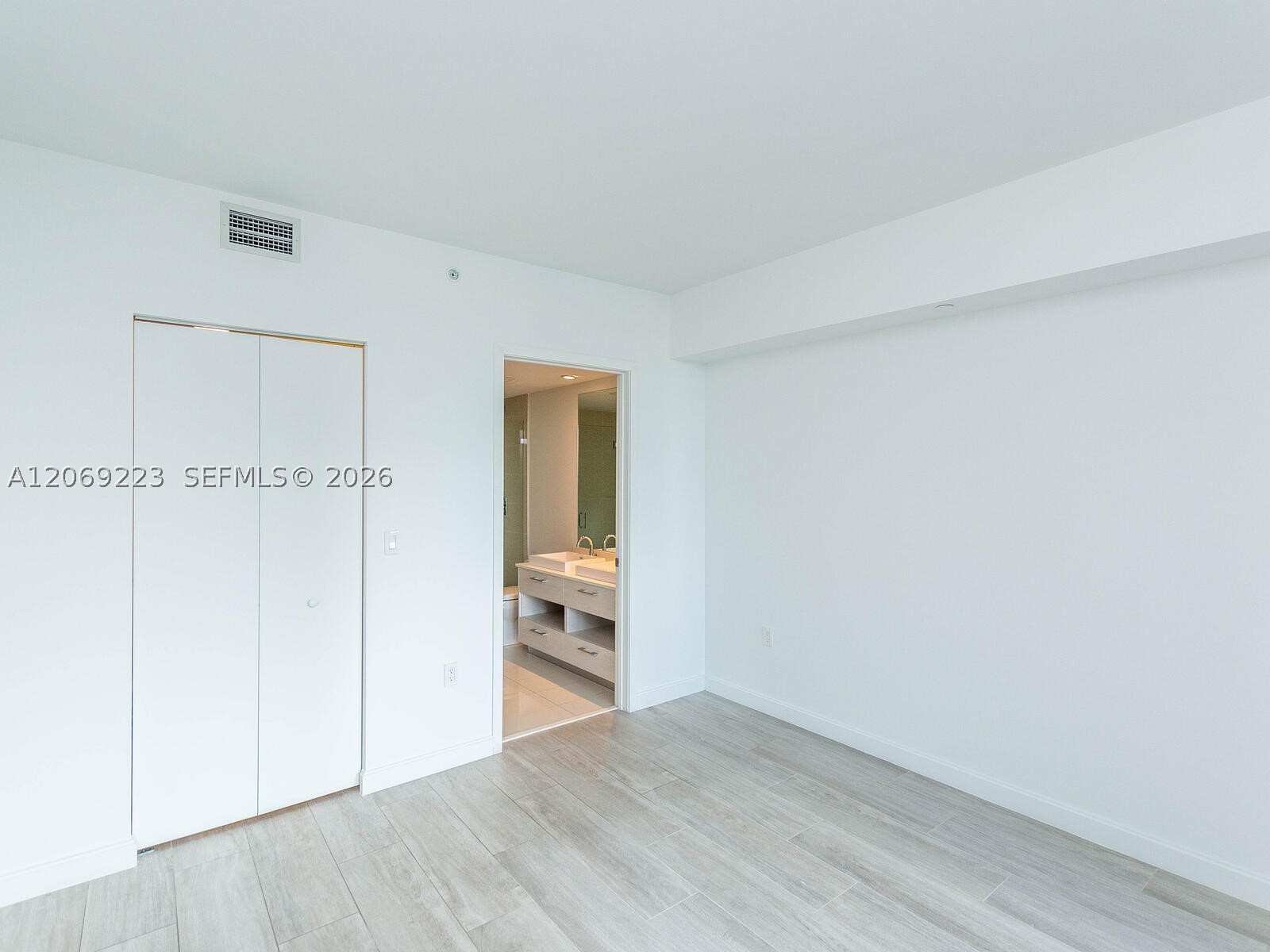 45 SW 9th St #1201, Miami FL 33130