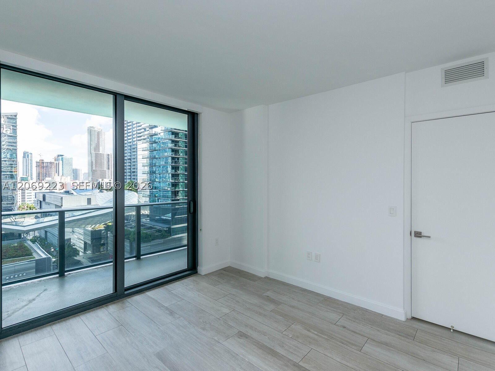 45 SW 9th St #1201, Miami FL 33130