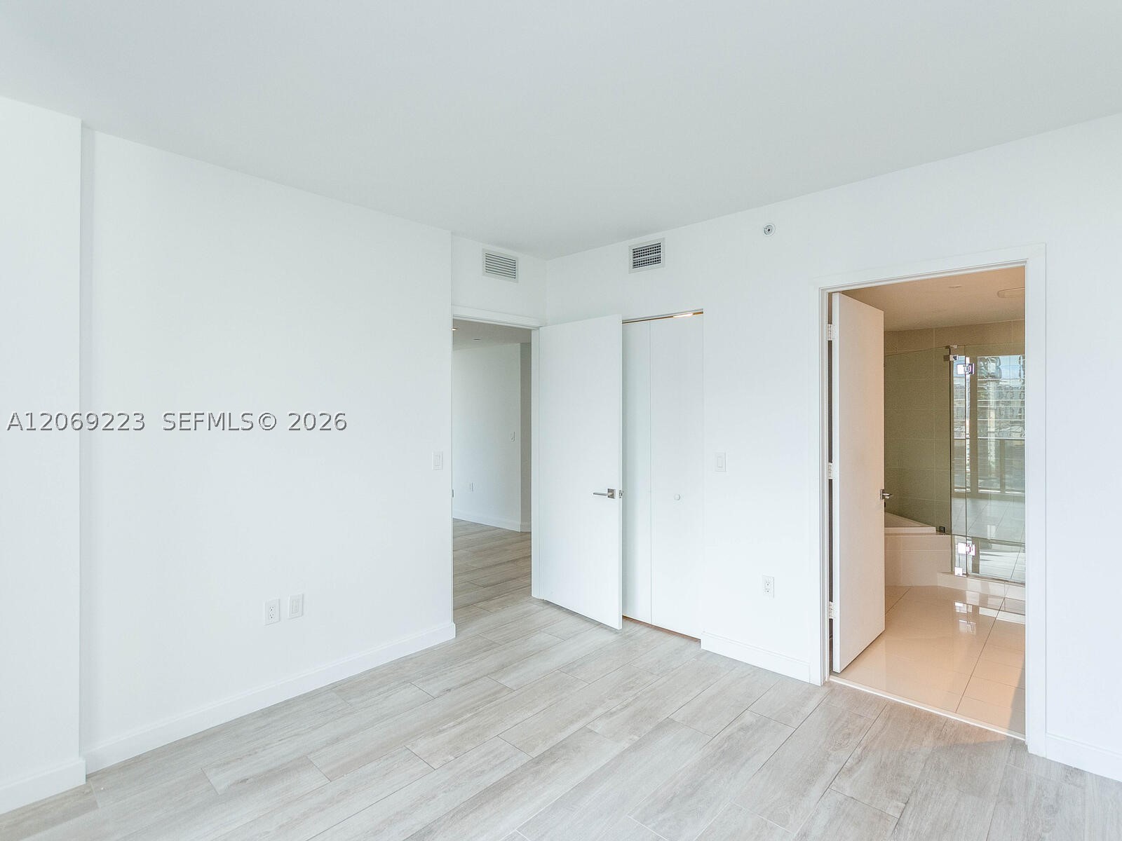 45 SW 9th St #1201, Miami FL 33130