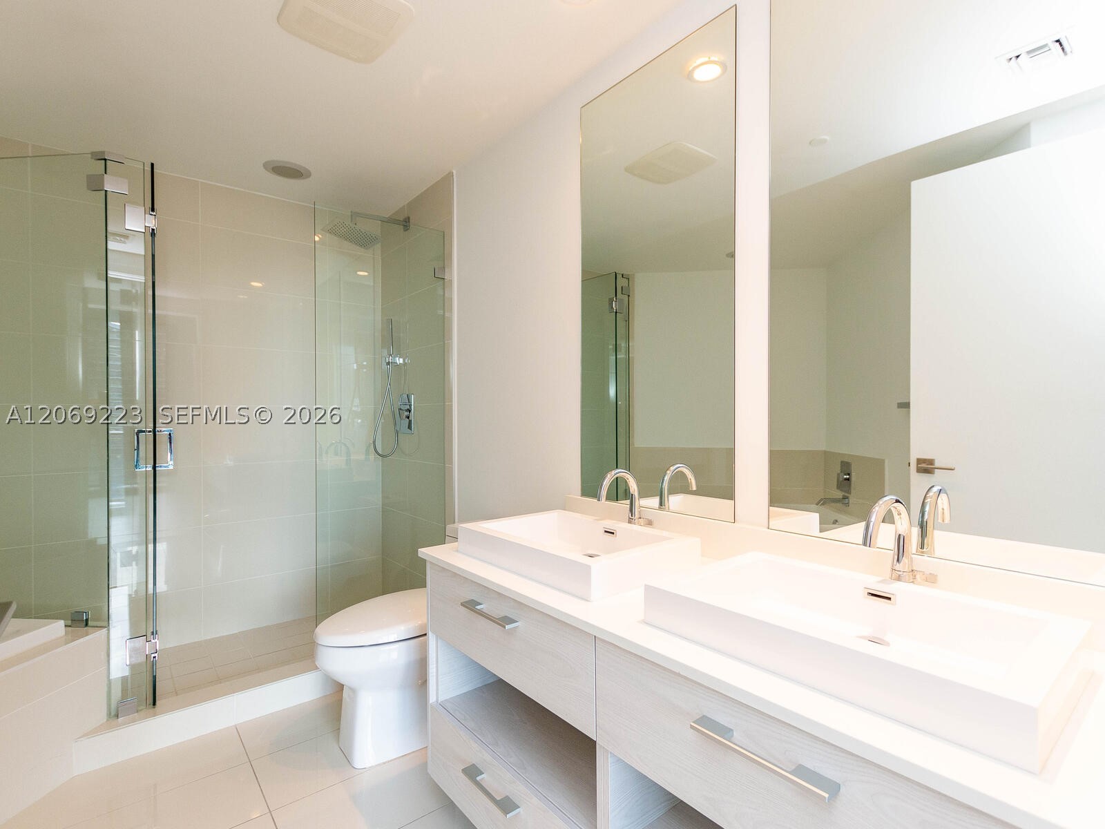45 SW 9th St #1201, Miami FL 33130