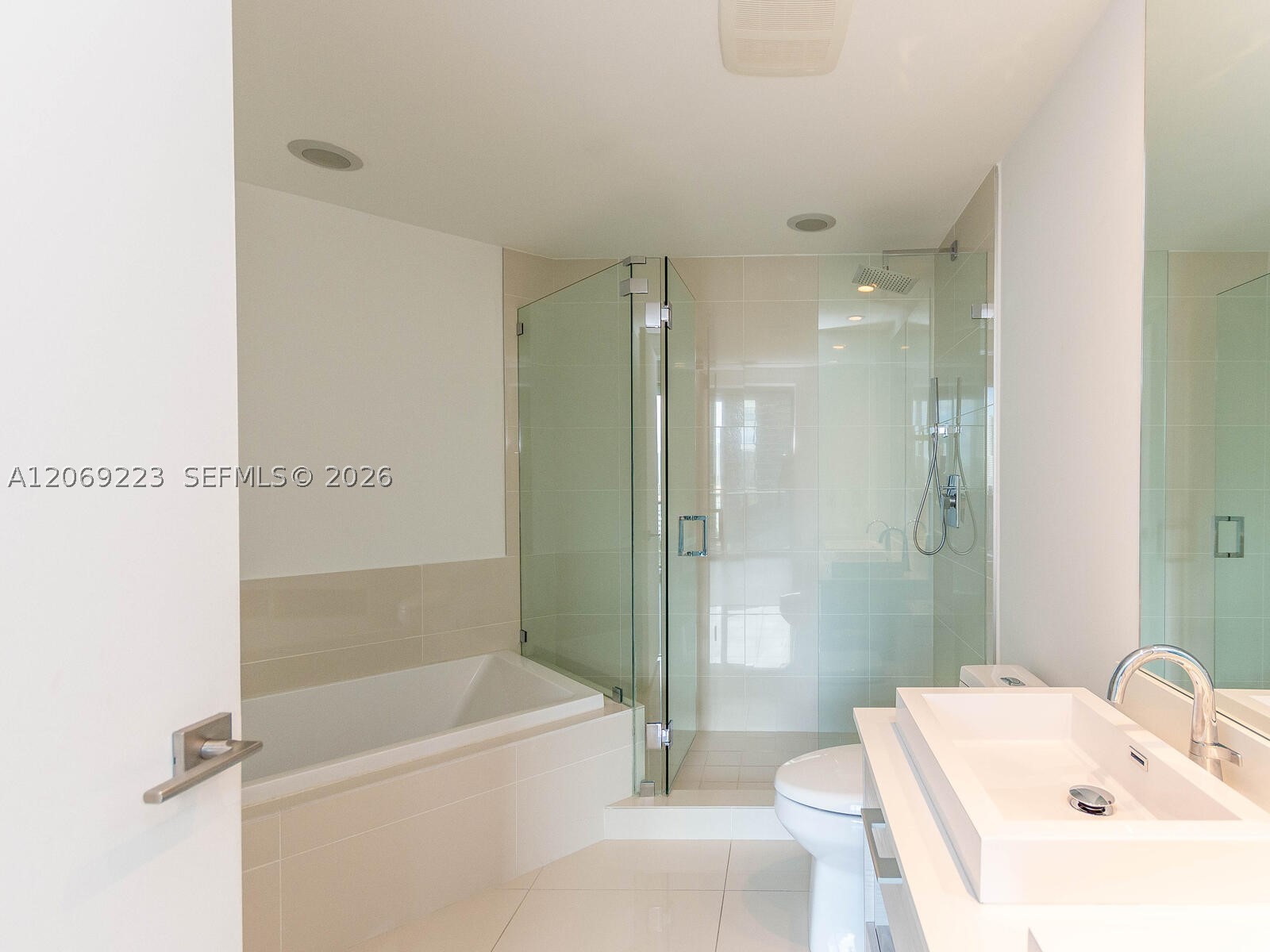 45 SW 9th St #1201, Miami FL 33130