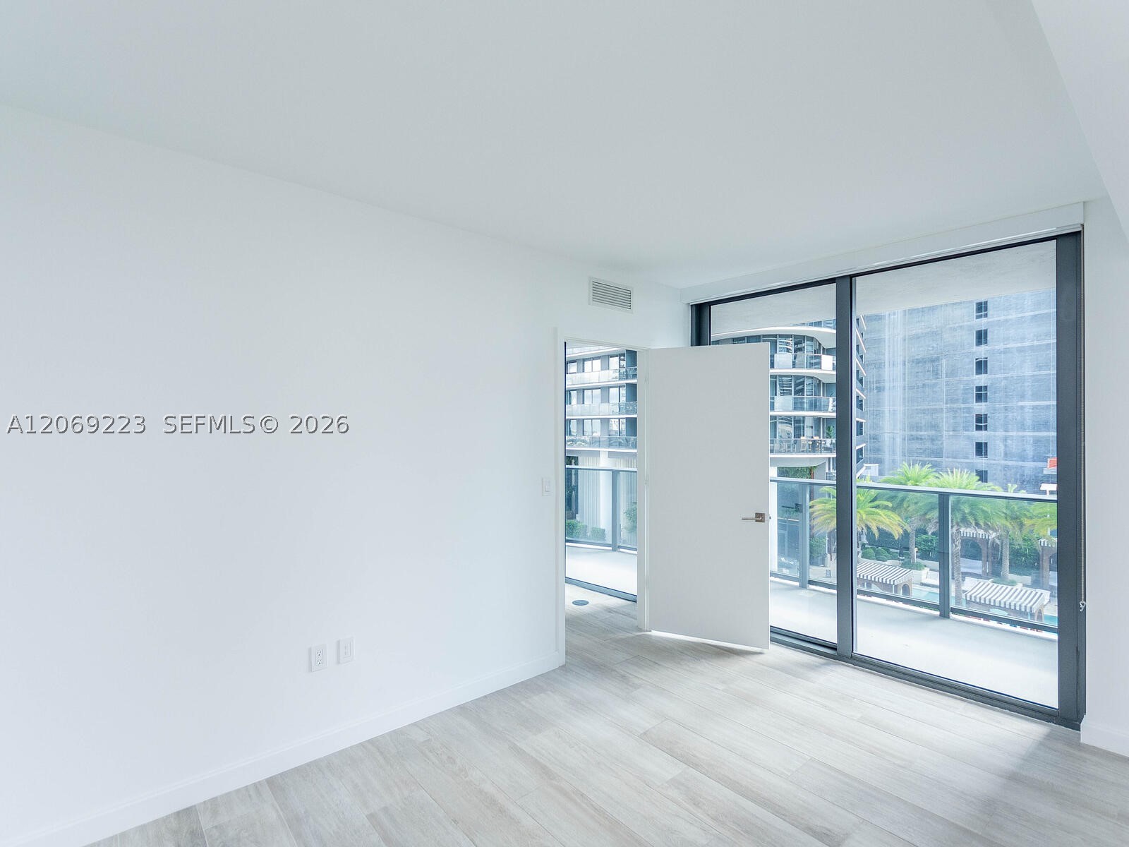 45 SW 9th St #1201, Miami FL 33130