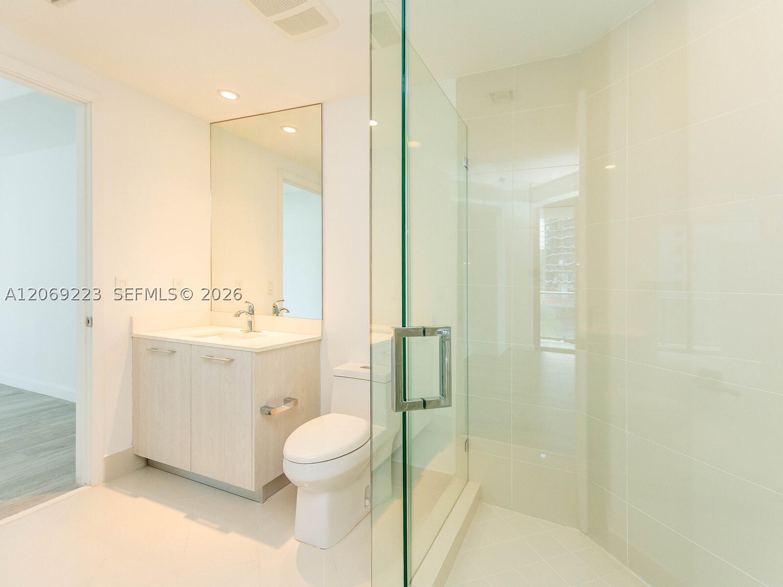 45 SW 9th St #1201, Miami FL 33130