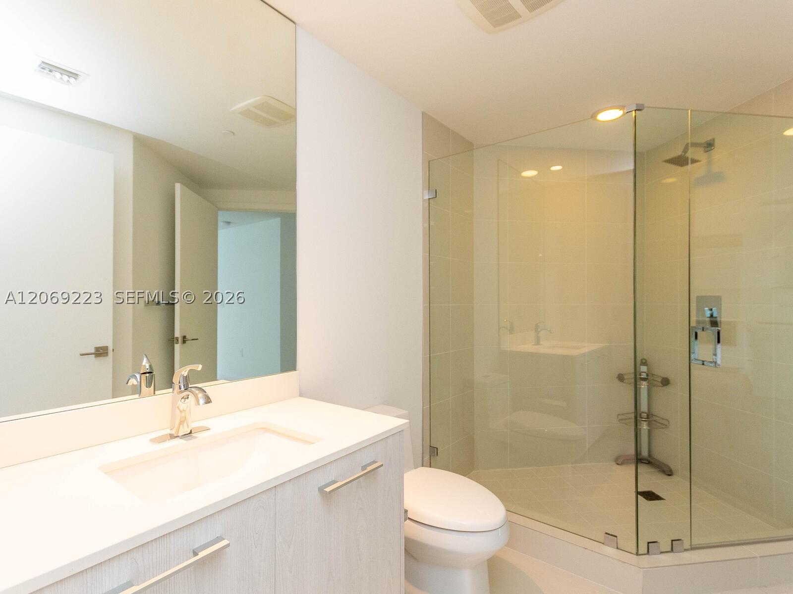 45 SW 9th St #1201, Miami FL 33130